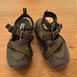 Boys Steve Madden water shoes